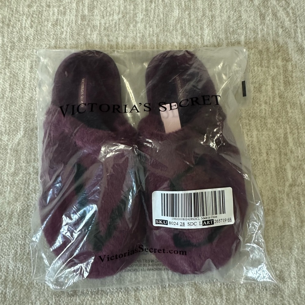 Victoria’s Secret closed toes faux fur slipper dark maroon size large